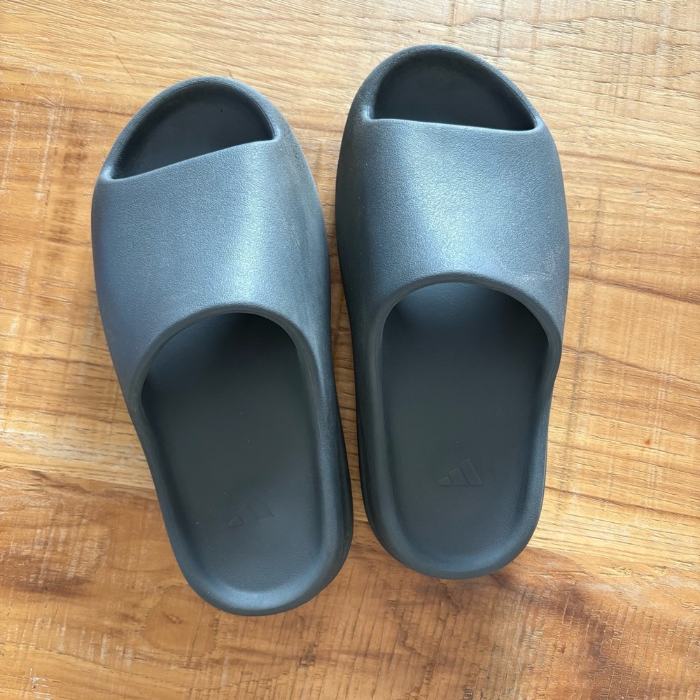 Yeezy Gray Slide Sandals size 8